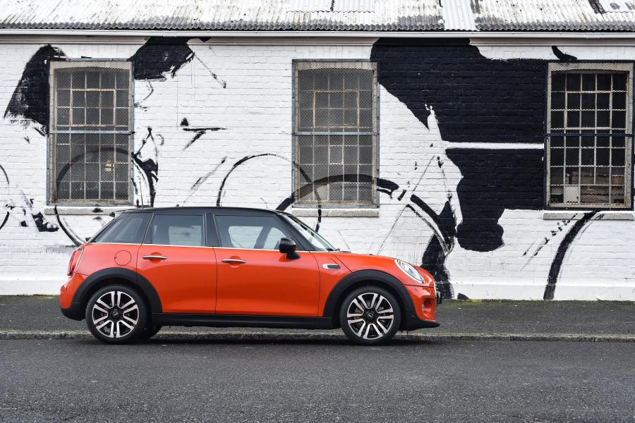  Mini Cooper 5-Door (F56) 2018 года  (ZA) (фото 23 из 32)